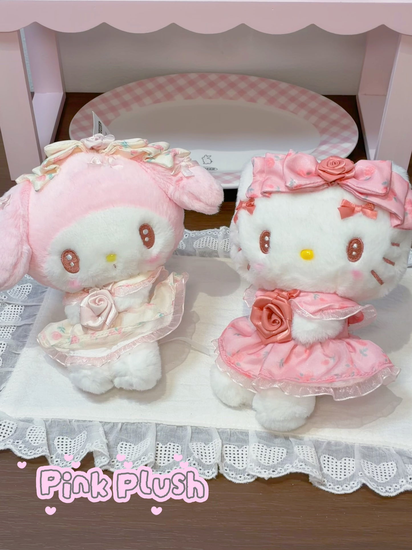 SANRIO Hello Kitty & My Melody Rose Garden Plush Keychain – Archive Edition