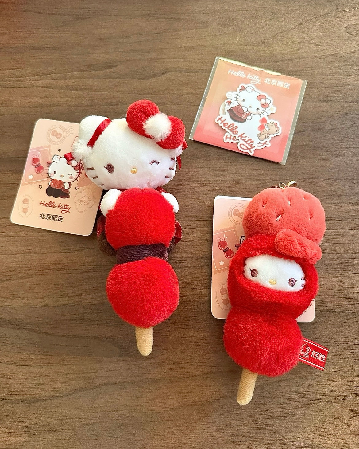 SANRIO Hello Kitty Beijing Tanghulu Plush Keychain – Regional Exclusive