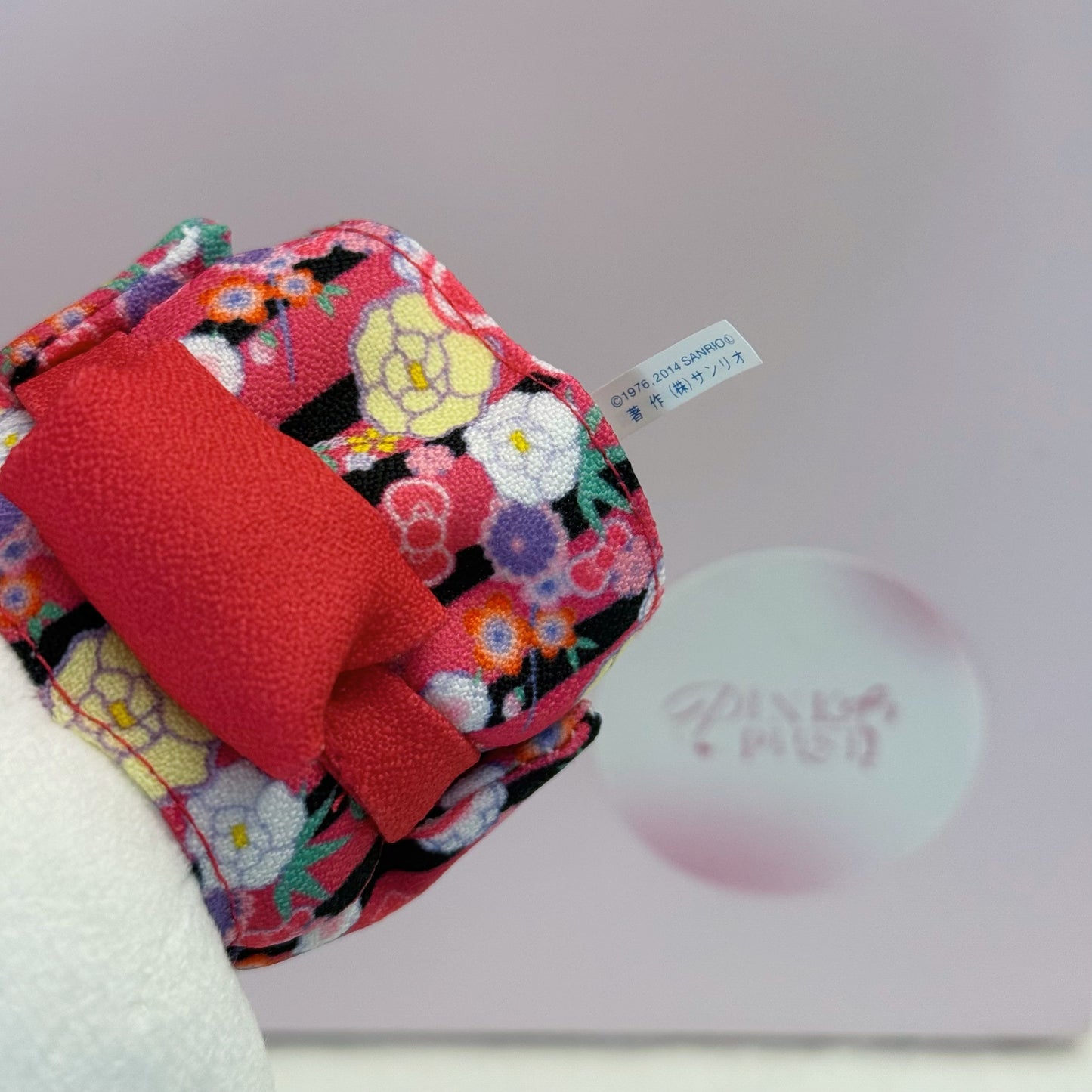 SANRIO Hello Kitty Red Bow Kimono Plush Keychain (2014 Release) – Vintage Edition